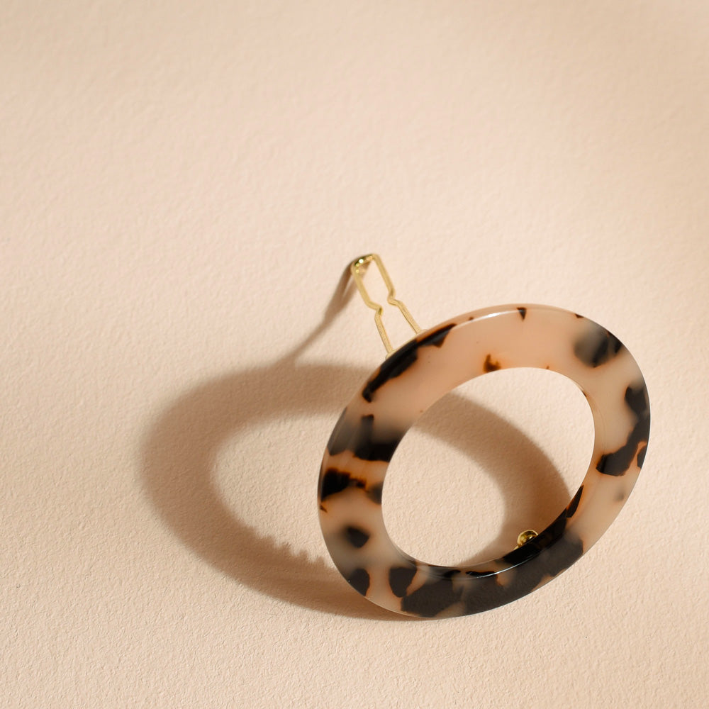 Round tortoiseshell barrette