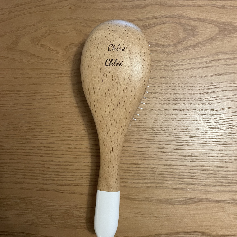 Brosse démêlage et brillance imparfaite - grand format