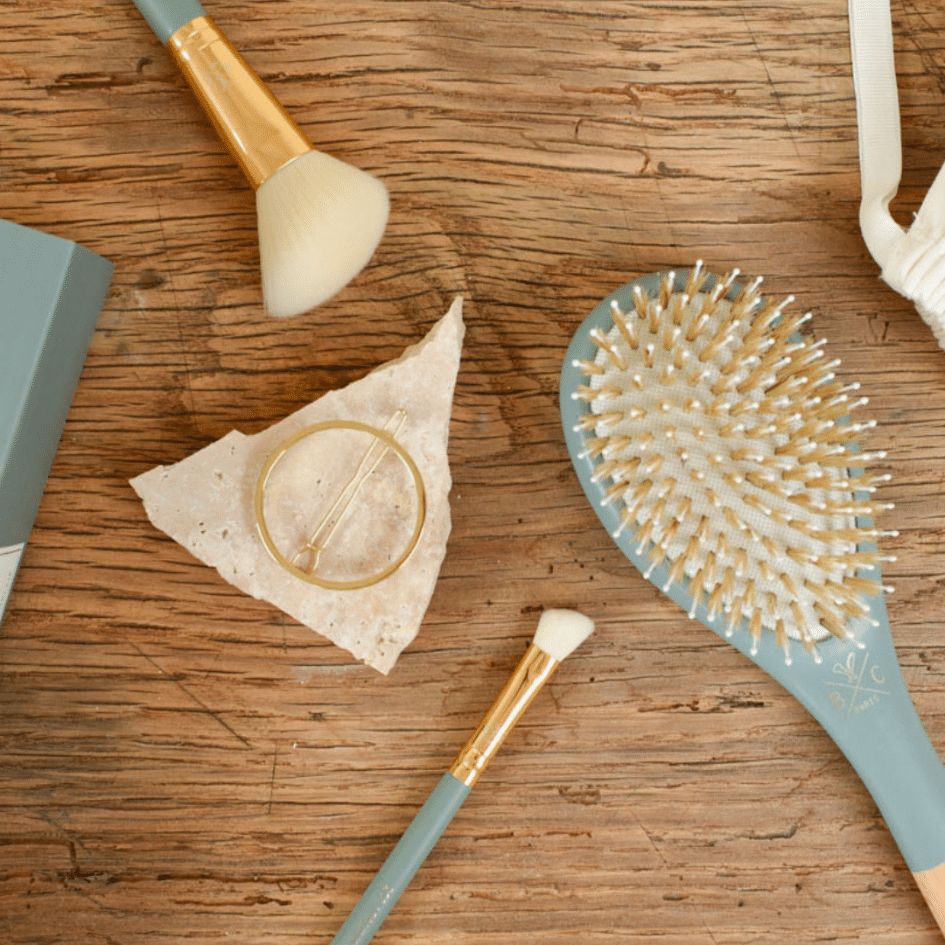 Set Les essentiels with detangling and shine brush