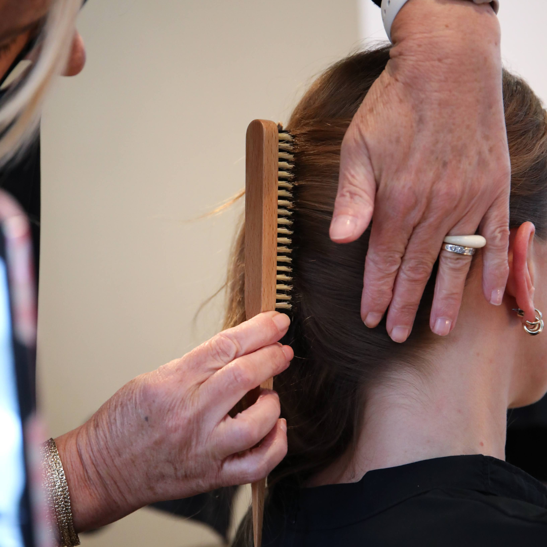 Brosse plaquage : l’outil indispensable pour un résultat net et discipliné