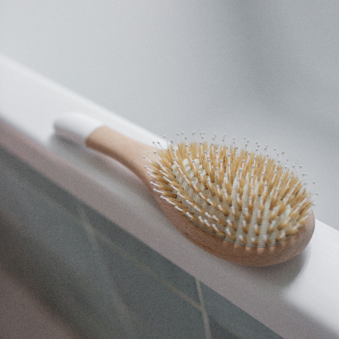 Brosses démêlantes en bois : un indispensable pour les cheveux longs