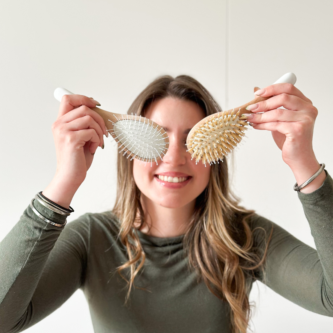 Quelle brosse choisir pour des cheveux gras ?