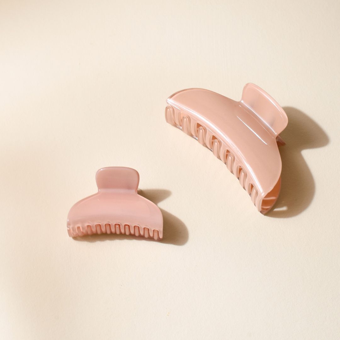 Grande et petite pinces à cheveux rose dragée Bachca, idéales pour maintenir les cheveux en place avec style et élégance.